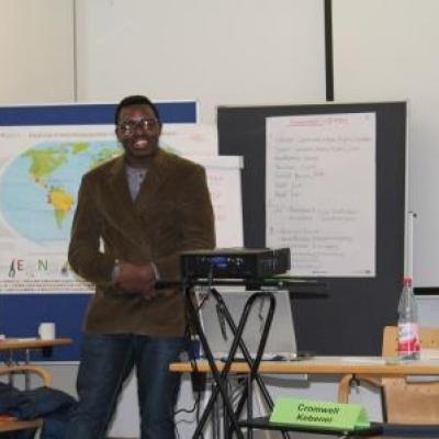 STUBE - Erneuerbare Energien - Präsentation - Referent Cromwell Kebenei