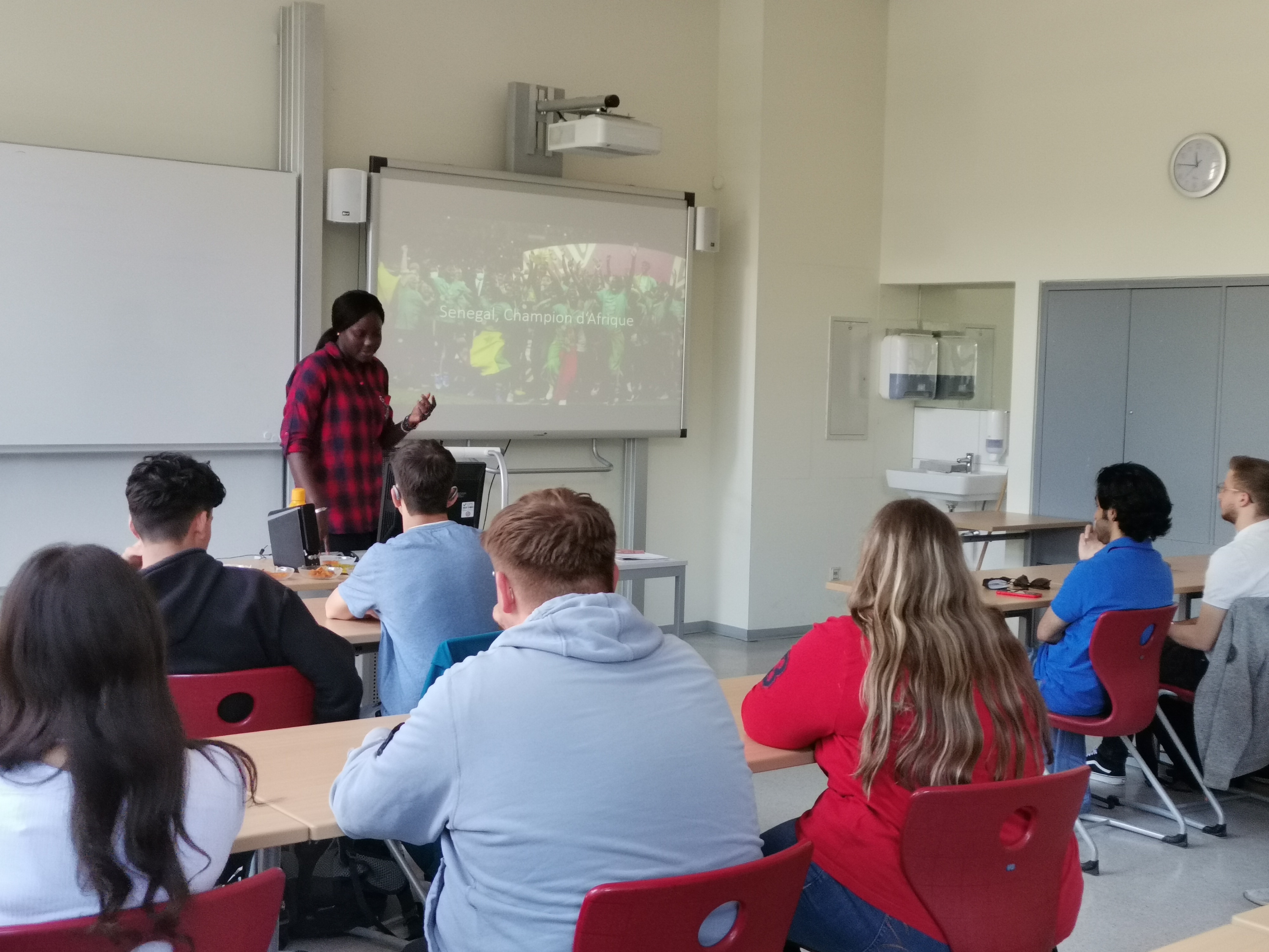 „Grenzenlos“ zu Besuch an der Berufsschule Wirtschaft Trier World