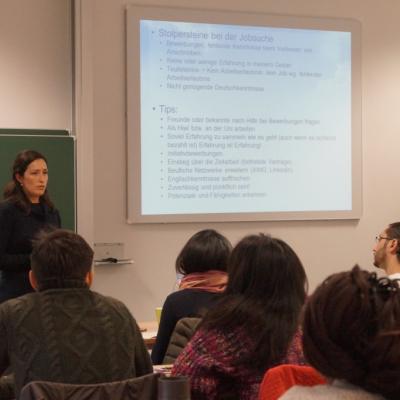 STUBE - Auf Jobjagd! Berufseinstieg in Deutschland - Präsentation Frau Sofia Navvaro Viloria